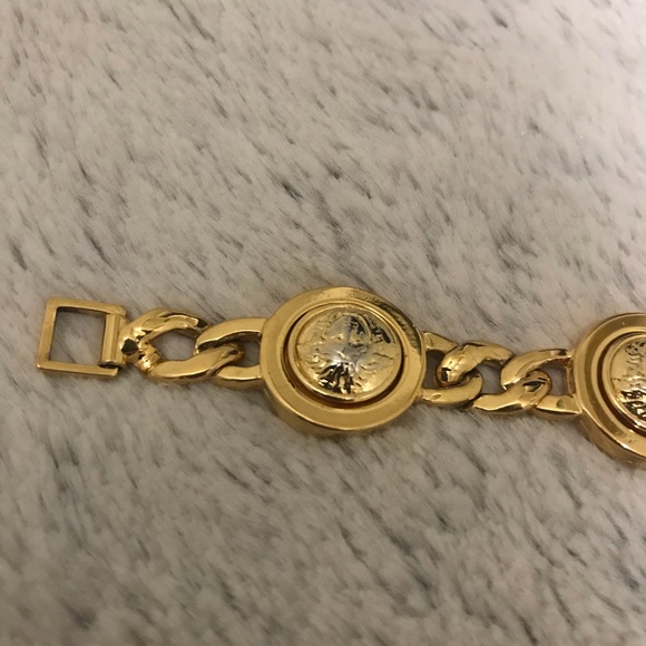 Stunning Authentic Versace gold bracelet - Picture 8 of 16